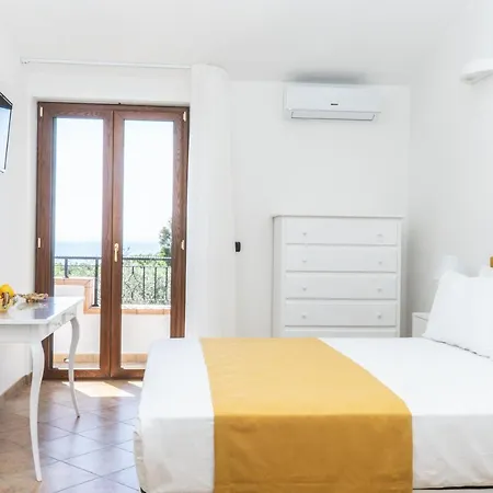 Relais Ruggiero Bed & Breakfast 4*