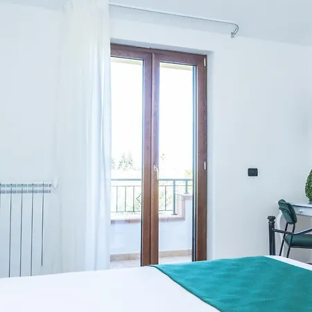 לינה וארוחת בוקר Relais Ruggiero לה קסטלה