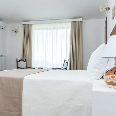 לינה וארוחת בוקר Relais Ruggiero 4*