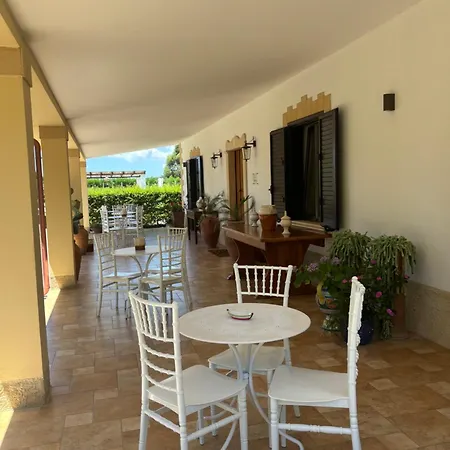 Relais Ruggiero לינה וארוחת בוקר 4*